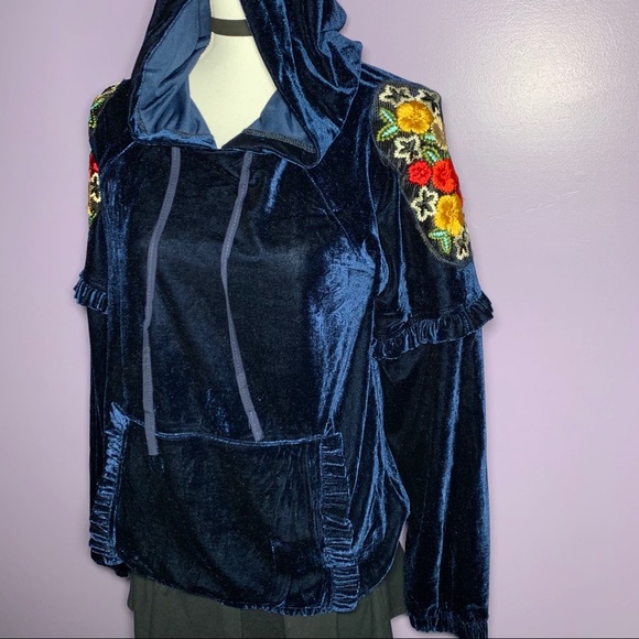 SEE NEW LISTING - NWT Velvet Embroidered Pullover Sweatshirt - Picture 5 of 9